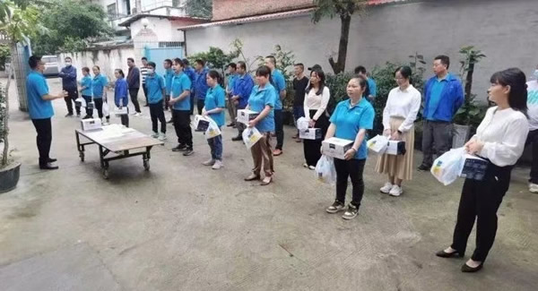 致敬勞動者，感悟勞動的意義|廣有五金&東莞合頁?
