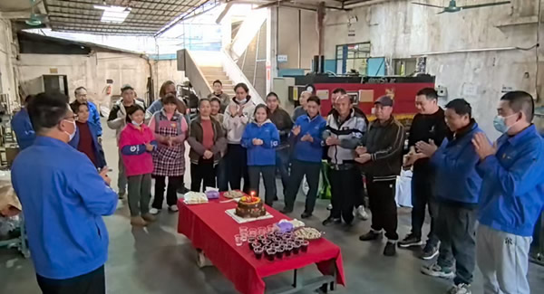共筑溫馨生日會(huì)，凝聚和諧企業(yè)情|廣有五金&東莞合頁?